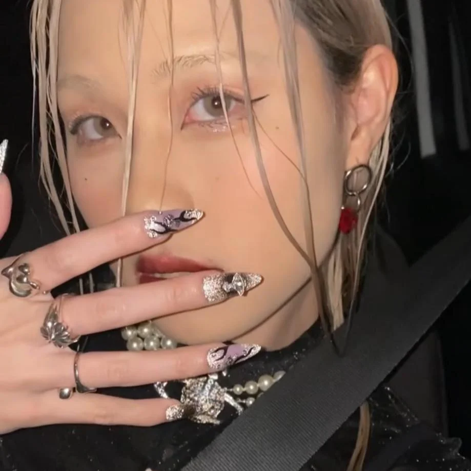 VIVID VIVIENNE - Image 6